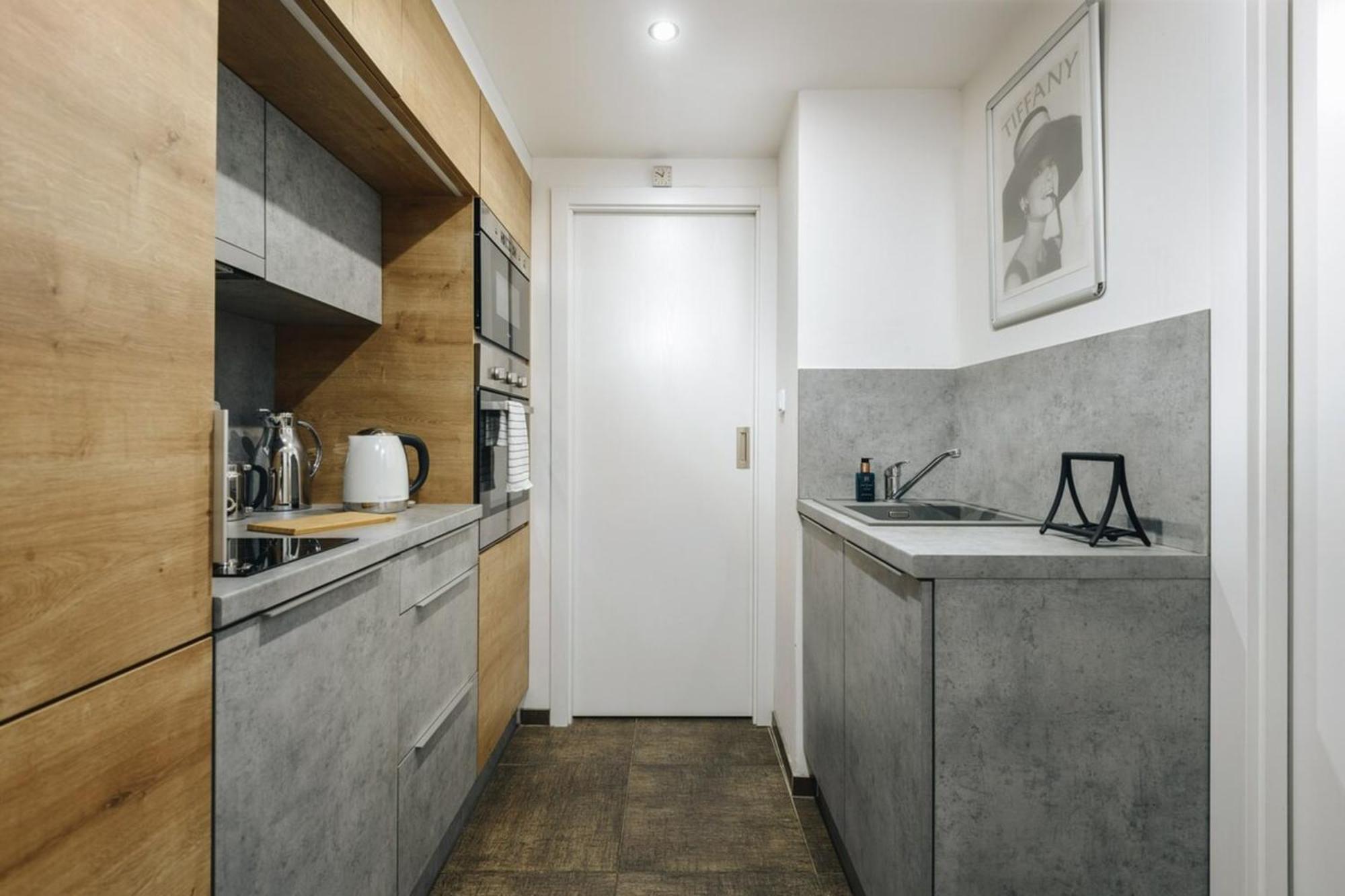Cozy & Comfortable Walking Anywhere Want Sen Apartment